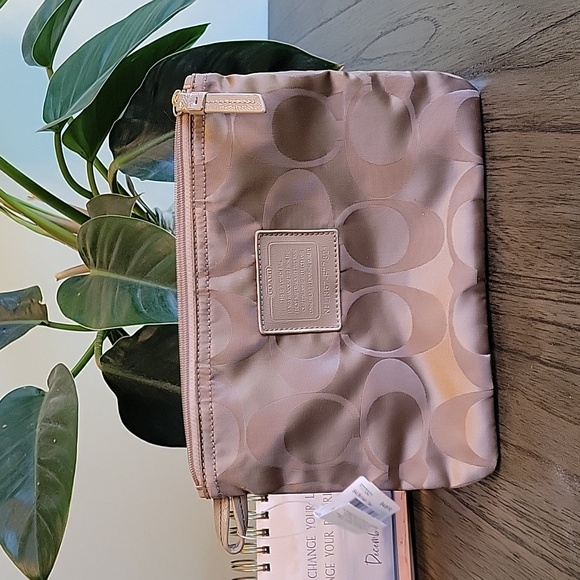 NWT Coach bundle pouch and perfume - Picture 3 of 13